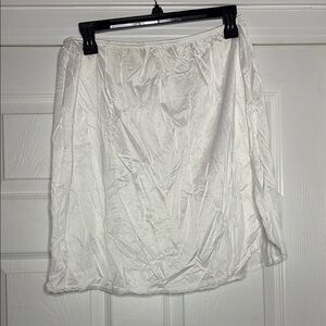 20” Elegant White Nylon Slip Size XL